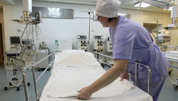 Медсестра в реанимационном отделении городской клинической больницы. Архивное фото Медсестра в реанимационном отделении городской клинической больницы. Архивное фото