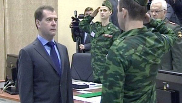 Медведев с командного пункта Калининградской РЛС ввел ее в боевой состав Медведев с командного пункта Калининградской РЛС ввел ее в боевой состав