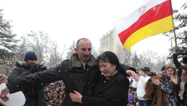 Митинги сторонников Аллы Джиоевой в Цхинвали Митинги сторонников Аллы Джиоевой в Цхинвали