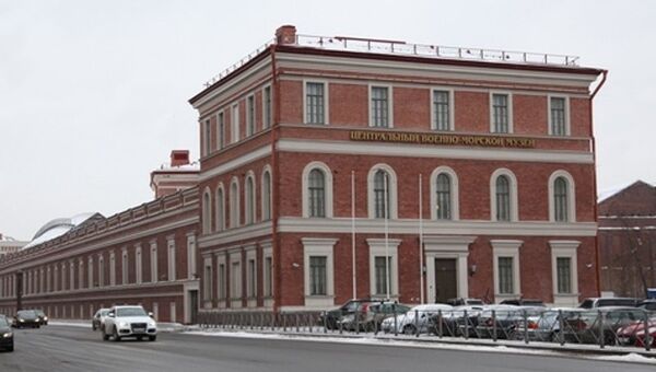 Новое здание Центрального военно-морского музея со стороны площади Труда Новое здание Центрального военно-морского музея со стороны площади Труда