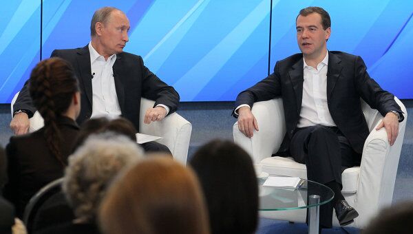 Президент РФ Д.Медведев и премьер-министр РФ В.Путин встретились с избирателями в Москве Президент РФ Д.Медведев и премьер-министр РФ В.Путин встретились с избирателями в Москве