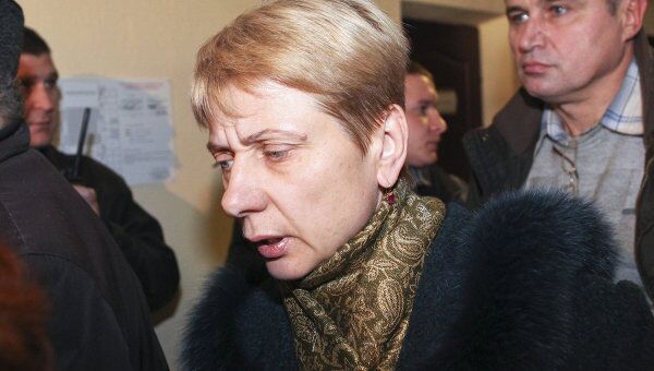 Любовь Ковалева, мать одного из обвиняемых, покидает зал Верховного суда в Минске в перерыве оглашения приговора. Любовь Ковалева, мать одного из обвиняемых, покидает зал Верховного суда в Минске в перерыве оглашения приговора.