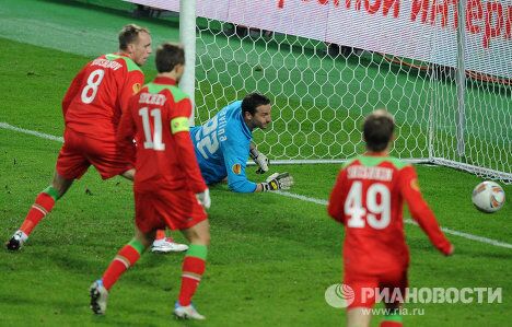 Игровой момент матча Локомотив - Штурм Игровой момент матча Локомотив - Штурм