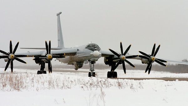 Противолодочный самолет Ту-142. Архивное фото Противолодочный самолет Ту-142. Архивное фото