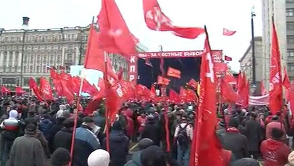 На санкционированный митинг в Москве вышли несколько тысяч человек На санкционированный митинг в Москве вышли несколько тысяч человек
