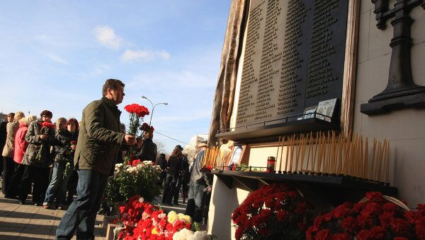 Память жертв теракта на Дубровке почтят в пятницу в Москве Память жертв теракта на Дубровке почтят в пятницу в Москве