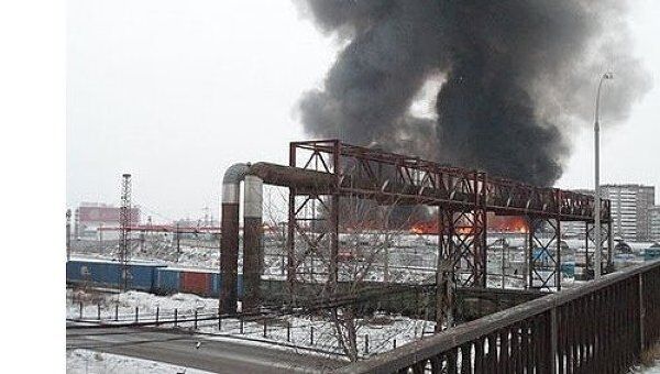 Склады с одеждой горят в Екатеринбурге Склады с одеждой горят в Екатеринбурге