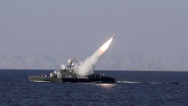 Испытания ракет во время учений ВМС Ирана в Персидском заливе Испытания ракет во время учений ВМС Ирана в Персидском заливе