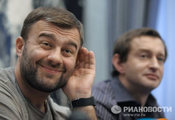 Михаил Пореченков, Константин Хабенский в гостинице Премьер Палас на пресс-конференции в Киеве Михаил Пореченков, Константин Хабенский в гостинице Премьер Палас на пресс-конференции в Киеве