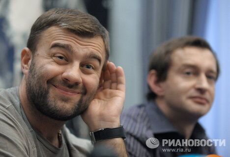 Михаил Пореченков, Константин Хабенский в гостинице Премьер Палас на пресс-конференции в Киеве Михаил Пореченков, Константин Хабенский в гостинице Премьер Палас на пресс-конференции в Киеве