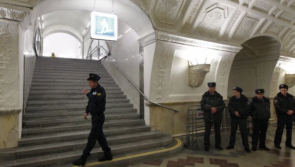 Сотрудники полиции в метро. Архив Сотрудники полиции в метро. Архив