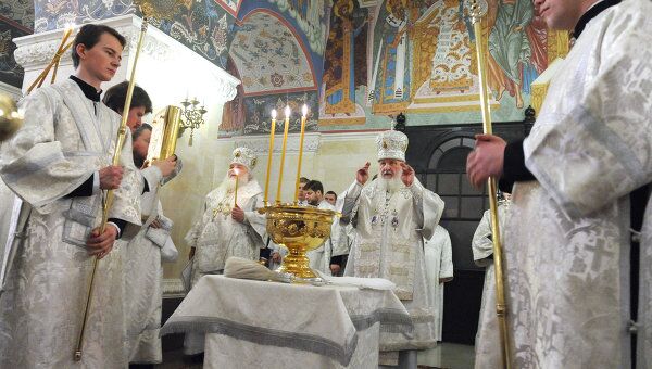 Патриаршее служение в храме Христа Спасителя. Архивное фото Патриаршее служение в храме Христа Спасителя. Архивное фото
