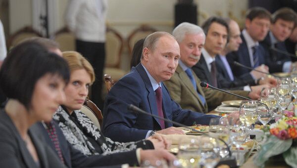 Премьер-министр РФ В.Путин встретился с руководителями СМИ Премьер-министр РФ В.Путин встретился с руководителями СМИ