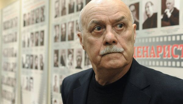 Режиссер Станислав Говорухин на пресс-конференции Режиссер Станислав Говорухин на пресс-конференции