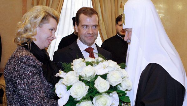 Д.Медведев поздравил патриарха Кирилла с трехлетием интронизации Д.Медведев поздравил патриарха Кирилла с трехлетием интронизации