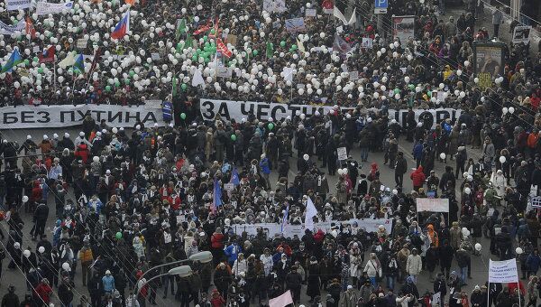 Два массовых митинга, прошедших 4 февраля в Москве на Болотной площади и Поклонной горе, собрали людей диаметрально противоположных политических взглядов... Два массовых митинга, прошедших 4 февраля в Москве на Болотной площади и Поклонной горе, собрали людей диаметрально противоположных политических взглядов...
