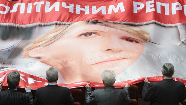 Инкриминируемая Тимошенко измена с ЕС никак не связана, но возмущает она больше всего именно Брюссель, Варшаву и Берлин Инкриминируемая Тимошенко измена с ЕС никак не связана, но возмущает она больше всего именно Брюссель, Варшаву и Берлин