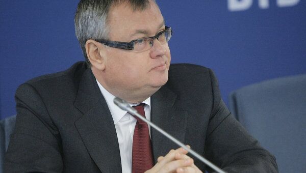 Андрей Костин на совещании, которое провел премьер-министр РФ Владимир Путин Андрей Костин на совещании, которое провел премьер-министр РФ Владимир Путин