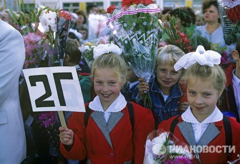 Ученики 2 Г класса на праздничном построении 1 сентября Ученики 2 Г класса на праздничном построении 1 сентября