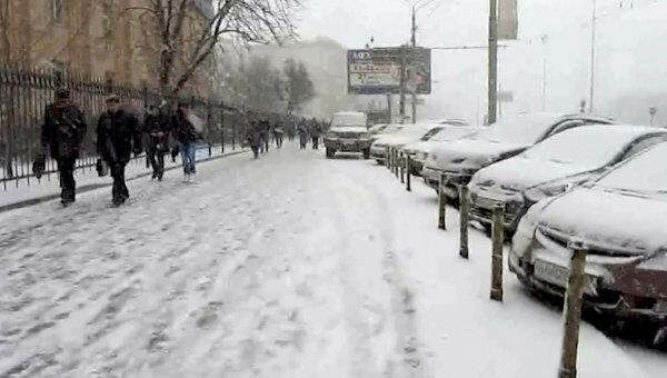 На Москву обрушился сильный снегопад На Москву обрушился сильный снегопад