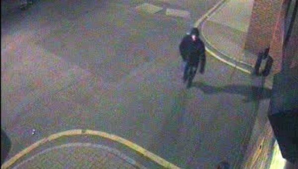 Снимок подозреваемого в покушении на банкира Горбунцова с камеры наружного наблюдения в Лондоне Снимок подозреваемого в покушении на банкира Горбунцова с камеры наружного наблюдения в Лондоне