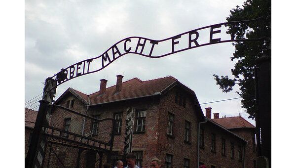 Надпись Arbeit Macht Frei в Аушвице Надпись Arbeit Macht Frei в Аушвице
