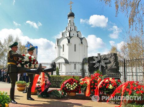 Церемония возложения цветов к мемориалу Жертвам Чернобыля в Минске Церемония возложения цветов к мемориалу Жертвам Чернобыля в Минске