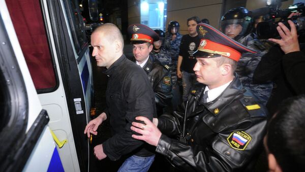 Задержание участников акции оппозиции возле Патриарших прудов Задержание участников акции оппозиции возле Патриарших прудов