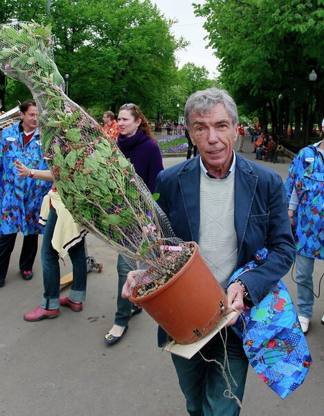 Воскресник фестиваля искусств Черешневый лес в ЦПКиО им. Горького Воскресник фестиваля искусств Черешневый лес в ЦПКиО им. Горького