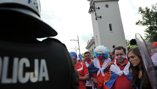 Марш российских болельщиков в Варшаве Марш российских болельщиков в Варшаве