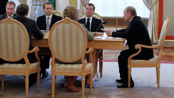 В.Путин выступил с Бюджетным посланием на 2013-2015 гг. В.Путин выступил с Бюджетным посланием на 2013-2015 гг.