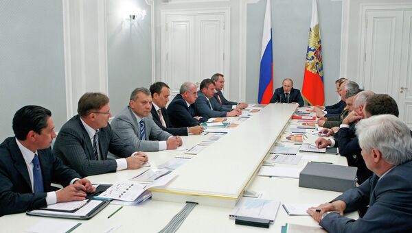 Президент России Владимир Путин проводит совещание в Сочи Президент России Владимир Путин проводит совещание в Сочи
