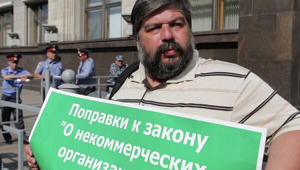 Одиночный пикет у здания Госдумы РФ против ужесточения закона О некоммерческих организациях Одиночный пикет у здания Госдумы РФ против ужесточения закона О некоммерческих организациях