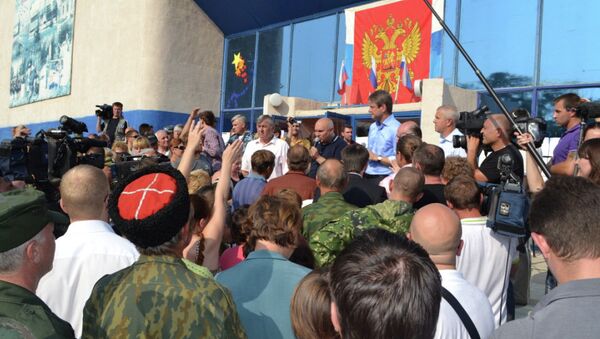 Губернатор Краснодарского края Александр Ткачев на встрече с жителями Губернатор Краснодарского края Александр Ткачев на встрече с жителями