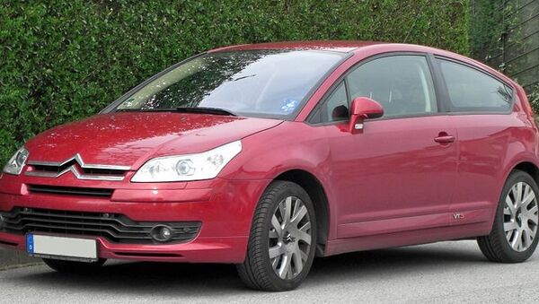 Автомобиль Citroën C4. Архив Автомобиль Citroën C4. Архив