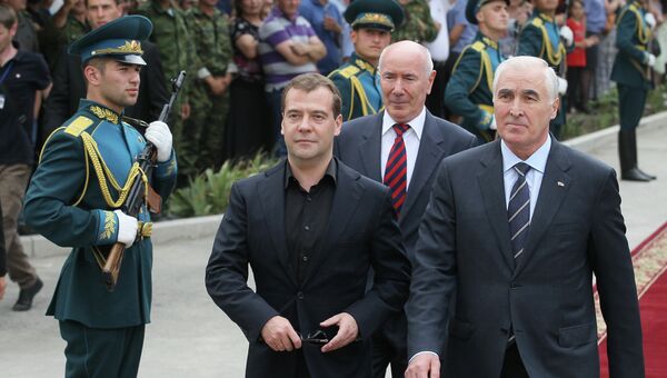 Рабочий визит Д. Медведева в Южную Осетию Рабочий визит Д. Медведева в Южную Осетию