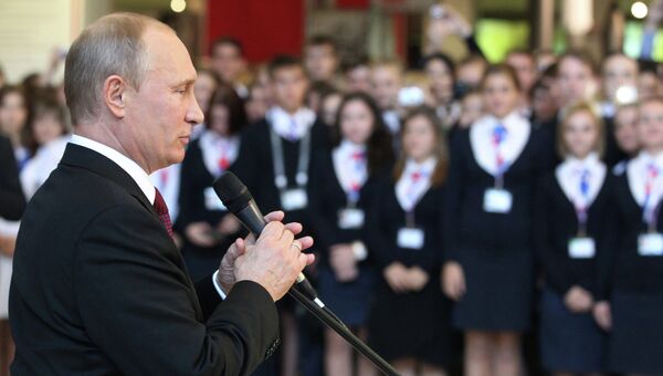Президент РФ В.Путин на встрече с волонтерами во Владивостоке Президент РФ В.Путин на встрече с волонтерами во Владивостоке