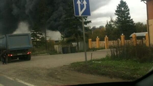 На северо-западе Москвы загорелся лакокрасочный склад На северо-западе Москвы загорелся лакокрасочный склад