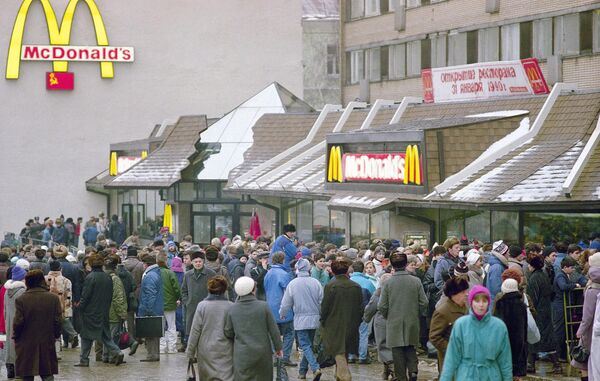 Открытие ресторана McDonald's в Москве. 31 января 1990 Открытие ресторана McDonald's в Москве. 31 января 1990