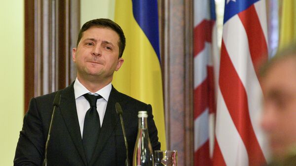 Президент Украины Владимир Зеленский на пресс-конференции по итогам встречи с госсекретарем США Майком Помпео в Киеве Президент Украины Владимир Зеленский на пресс-конференции по итогам встречи с госсекретарем США Майком Помпео в Киеве