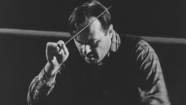 Дирижер Евгений Светланов. Архивное фото Дирижер Евгений Светланов. Архивное фото