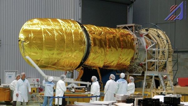 Космическая обсерватория Спектр-УФ в цехе НПО имени Лавочкин Космическая обсерватория Спектр-УФ в цехе НПО имени Лавочкин