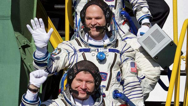 Космонавты Кевин Форд, Олег Новицкий и Евгений Тарелкин Космонавты Кевин Форд, Олег Новицкий и Евгений Тарелкин