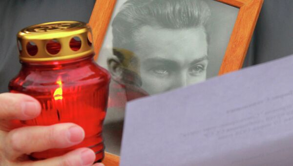 Акция Возвращение имен у Соловецкого камня в Москве Акция Возвращение имен у Соловецкого камня в Москве
