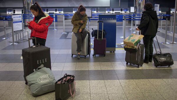 Отмена рейсов в нью-йоркском аэропорту LaGuardia в связи с бушующим в Атлантическом океане ураганом Сэнди Отмена рейсов в нью-йоркском аэропорту LaGuardia в связи с бушующим в Атлантическом океане ураганом Сэнди