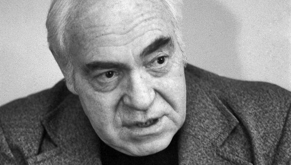 Режиссёр-мультипликатор, художник и сценарист Фёдор Хитрук Режиссёр-мультипликатор, художник и сценарист Фёдор Хитрук