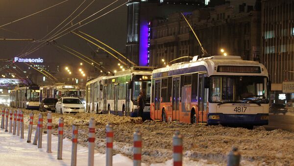 Снегопад в Москве. Архивное фото Снегопад в Москве. Архивное фото