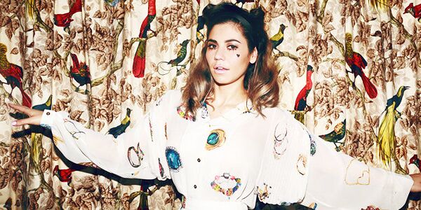 Уэльская певица Marina and the Diamonds Уэльская певица Marina and the Diamonds