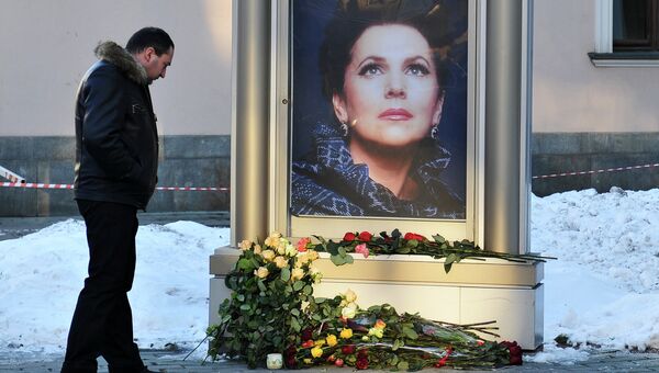 Цветы в память о народной артистке СССР Галине Вишневской Цветы в память о народной артистке СССР Галине Вишневской