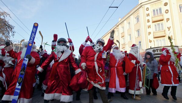 Парад Дедов Морозов в Томске, декабрь 2012 года Парад Дедов Морозов в Томске, декабрь 2012 года
